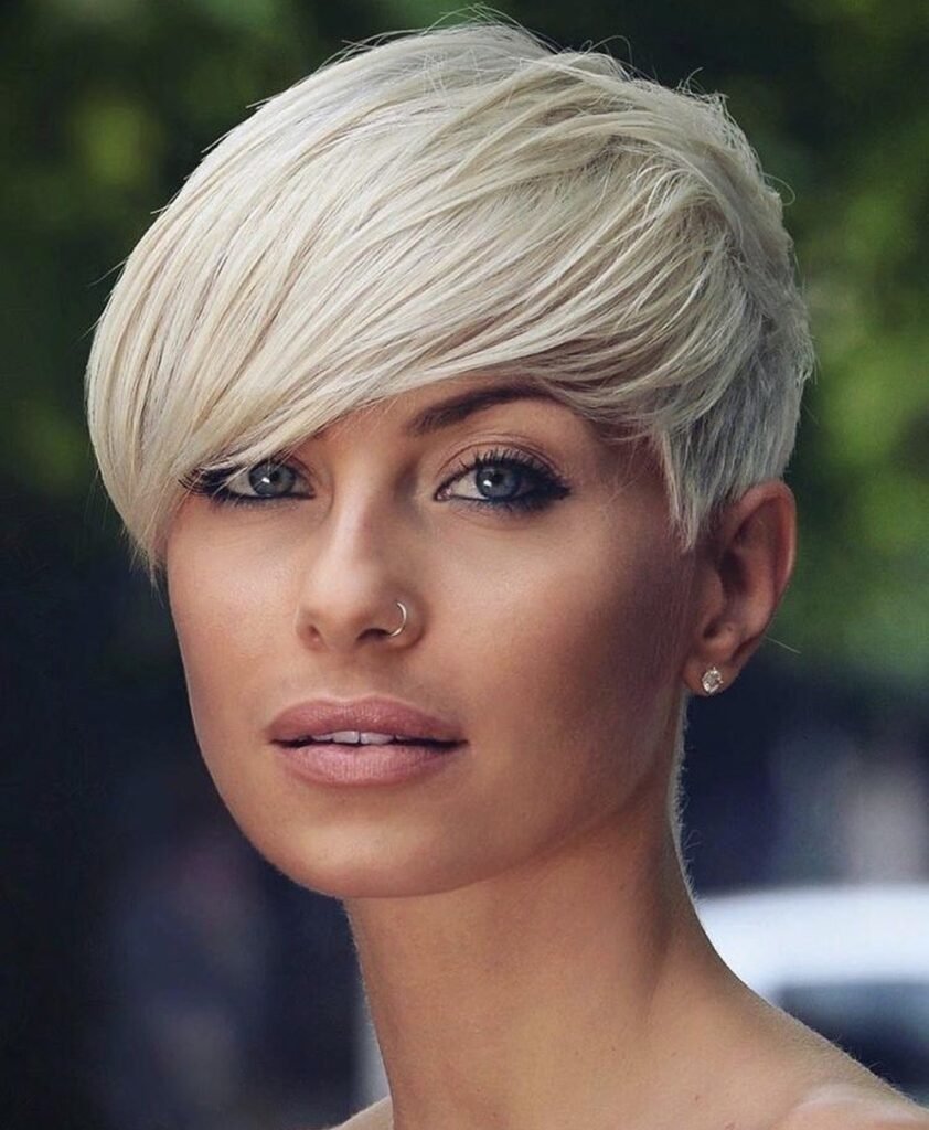 stunning look short hairstyle for women