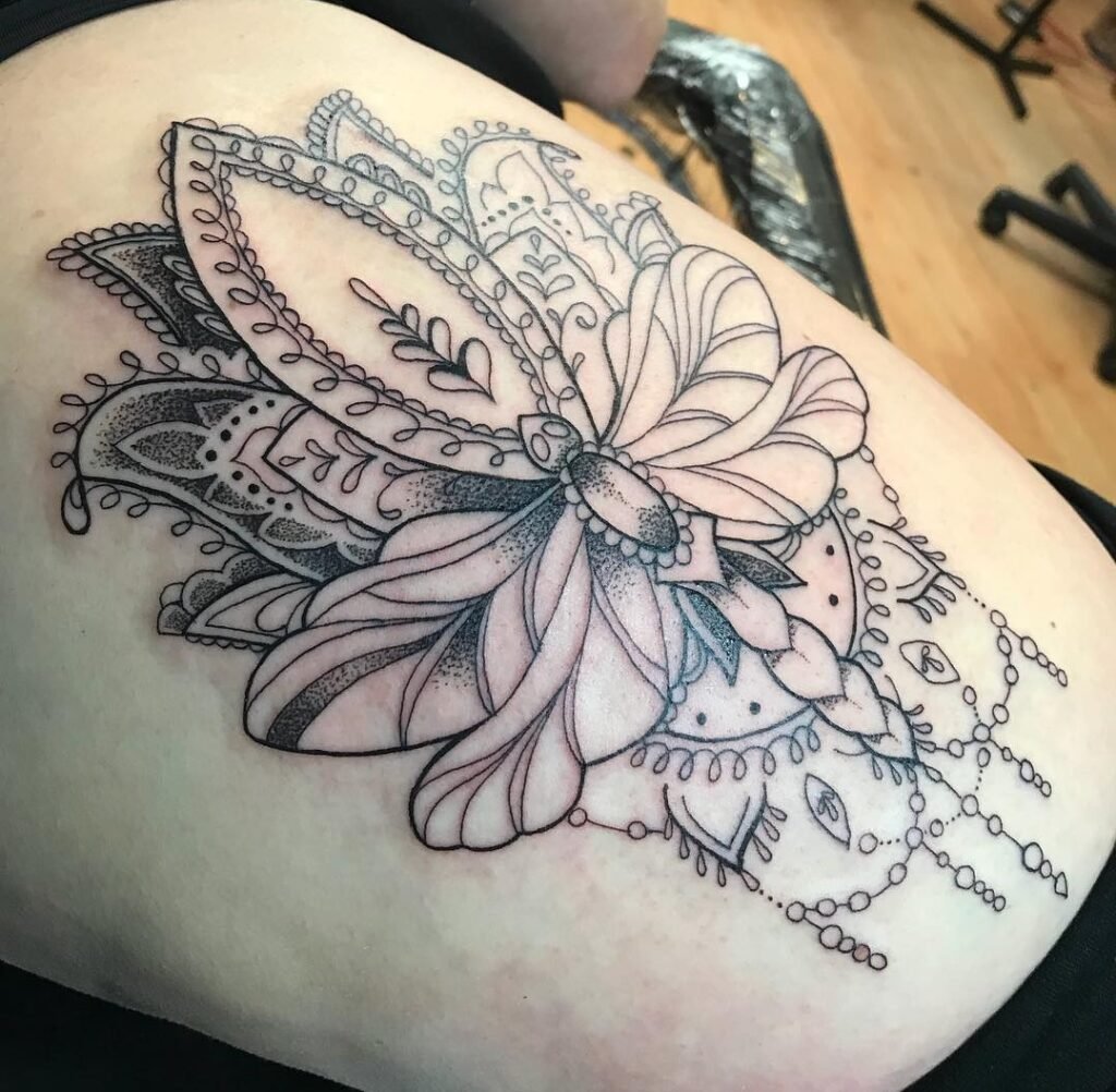 Classic women's thigh tattoos ideas